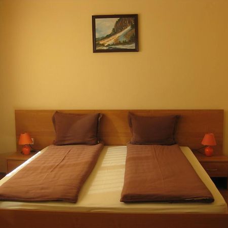 דבין Family Hotel Veronika מראה חיצוני תמונה