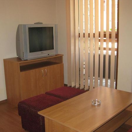 דבין Family Hotel Veronika מראה חיצוני תמונה