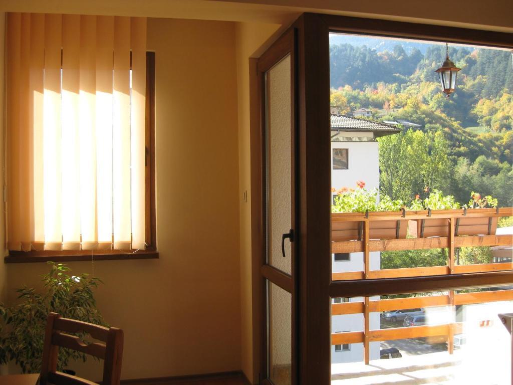 דבין Family Hotel Veronika מראה חיצוני תמונה