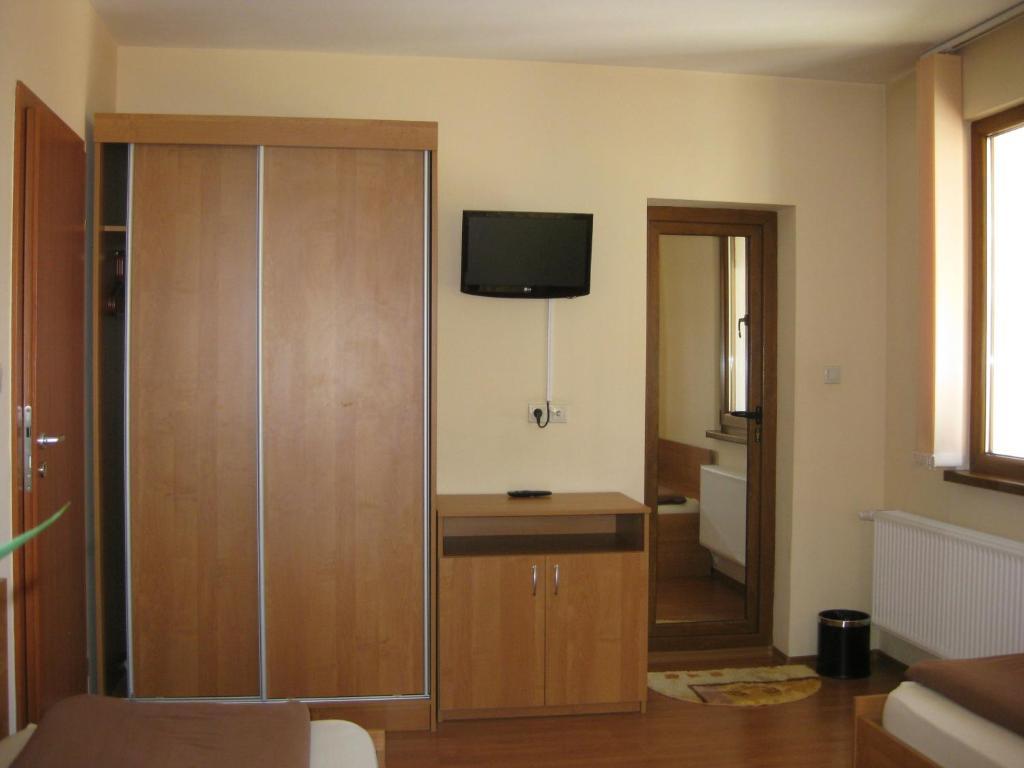 דבין Family Hotel Veronika מראה חיצוני תמונה