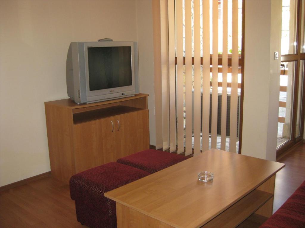 דבין Family Hotel Veronika מראה חיצוני תמונה