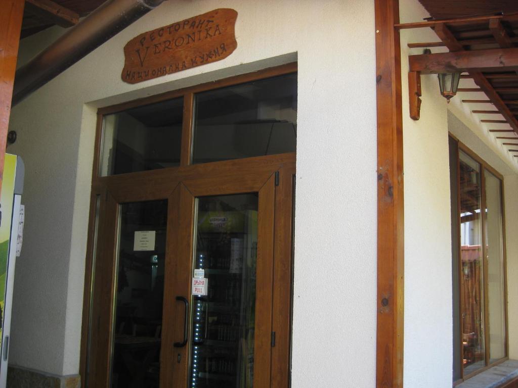 דבין Family Hotel Veronika מראה חיצוני תמונה