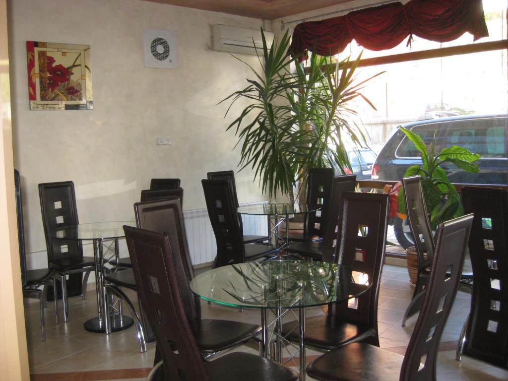 דבין Family Hotel Veronika מראה חיצוני תמונה
